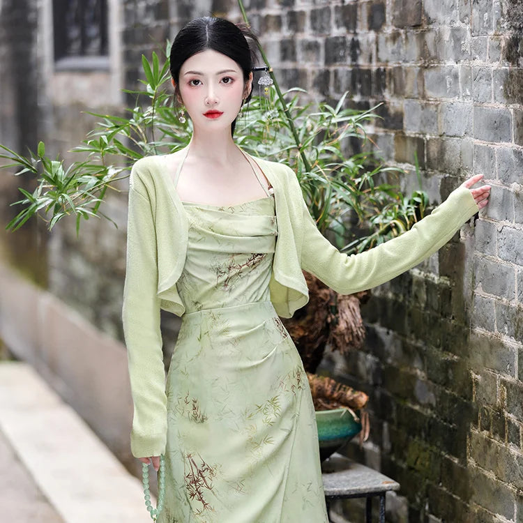 The Gucci cheongsam, 100 times more than a dress! A statement piece, a fashion icon, and a must-have. Shop dress-dresses.com now!