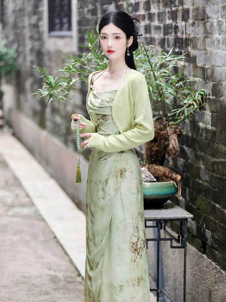 More than 100 reasons to love the Gucci cheongsam! Chic patterns, flattering fits, and a youthful sexiness. Shop now at dress-dresses.com!